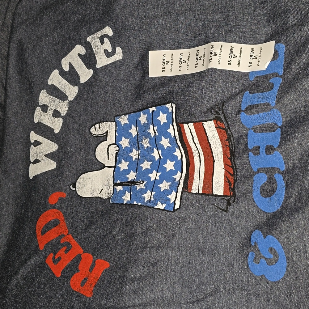Peanuts Red, White & Chill Snoopy Tee Size Medium